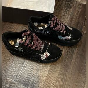 Liu JO Chic Black Sneakers with Patterned Laces